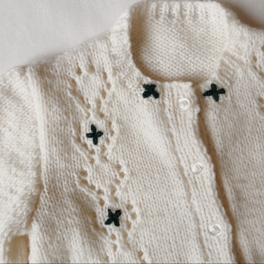 Vintage HANDMADE cream deep green knit kids button up cardigan Size 8-10 - Picture 2 of 4